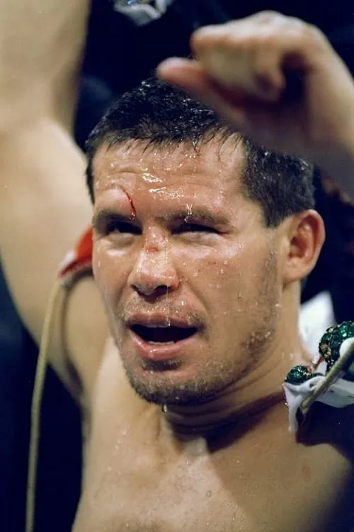 Julio César Chávez interpretando a Retired WBC Boxing Champion