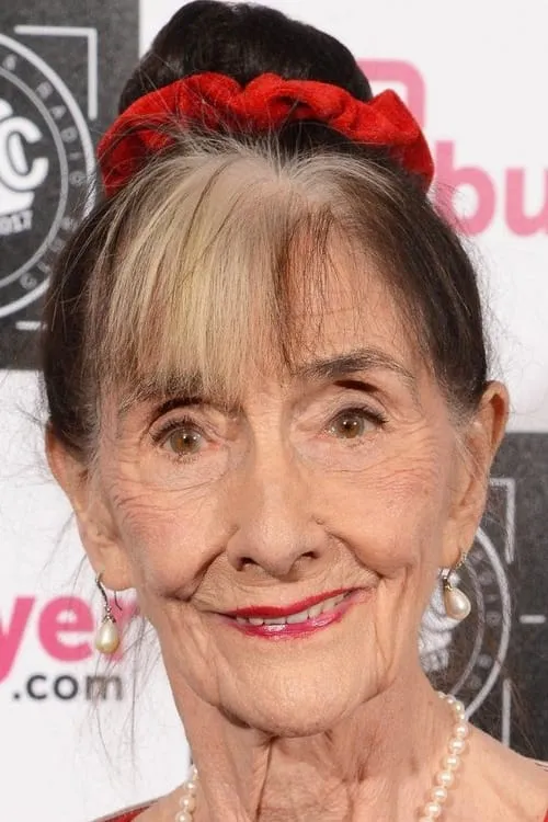 Peggy Aitchison ha trabajado con June Brown en 1 ocasiones