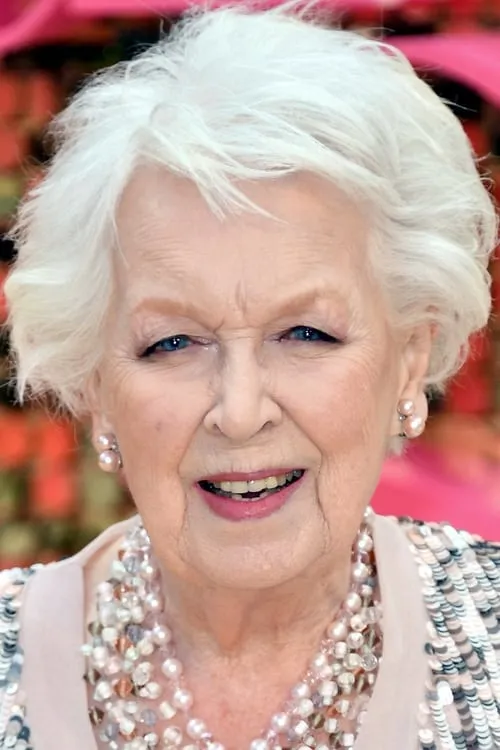 Foto de perfil del actor June Whitfield en el reparto