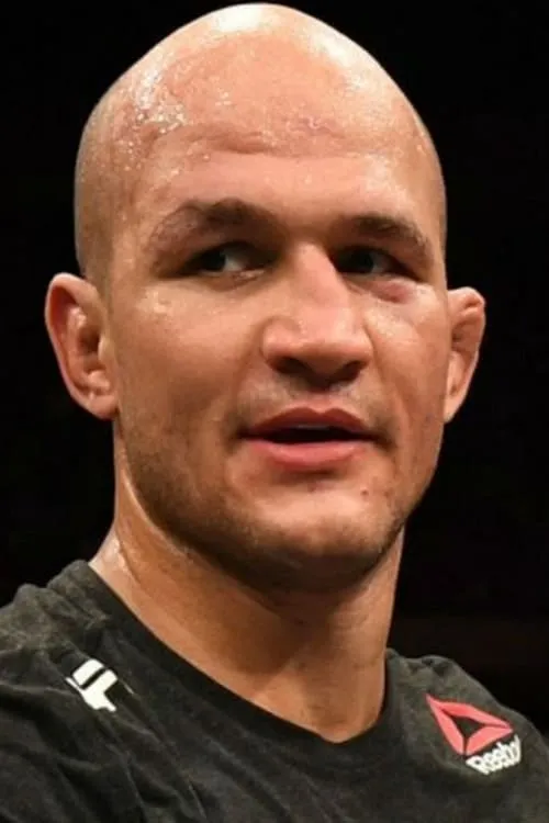 Junior dos Santos interpretando a Himself