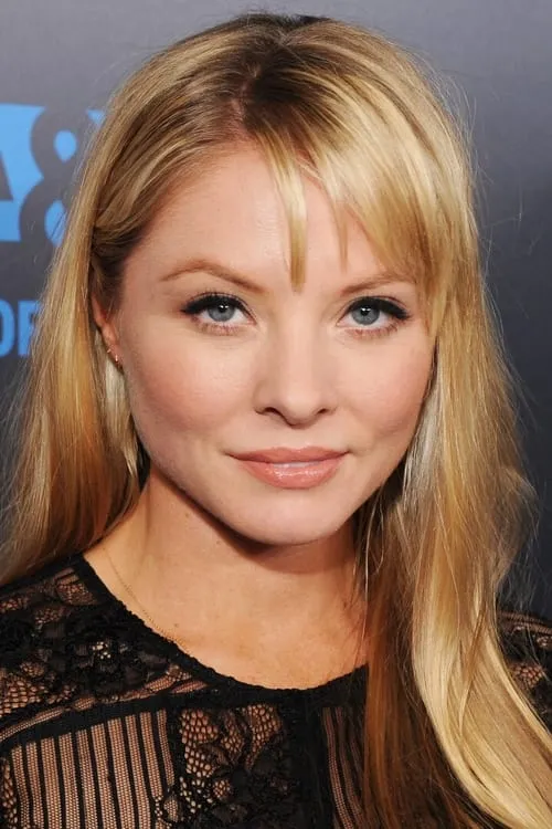 Kaitlin Doubleday interpretando a Tinker