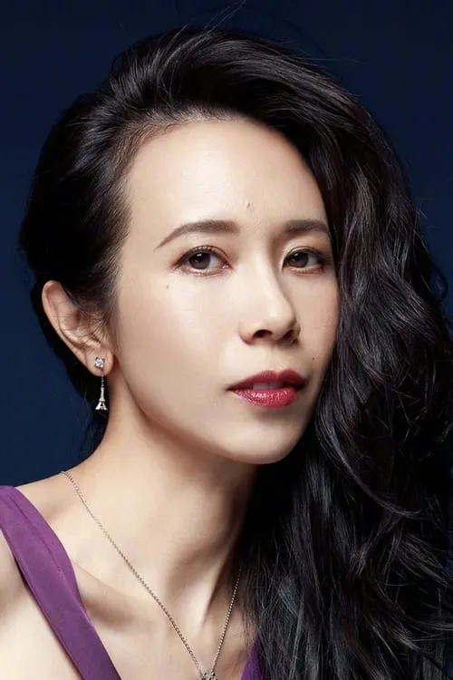 Karen Mok Man-Wai interpretando a Baak Gwat Cheng / Pak Jing Jing