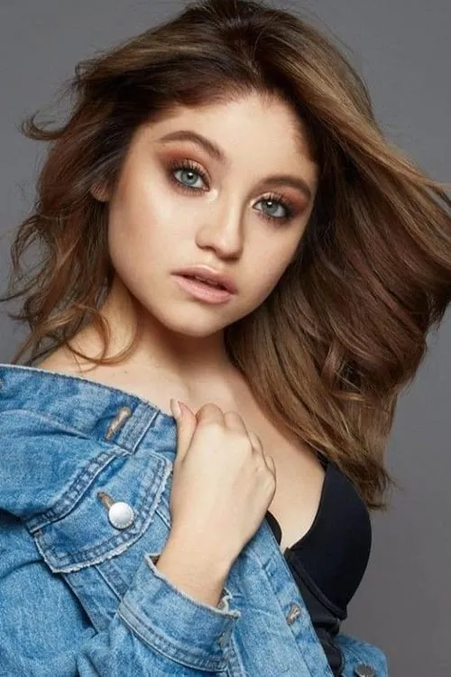 Karol Sevilla interpretando a Self