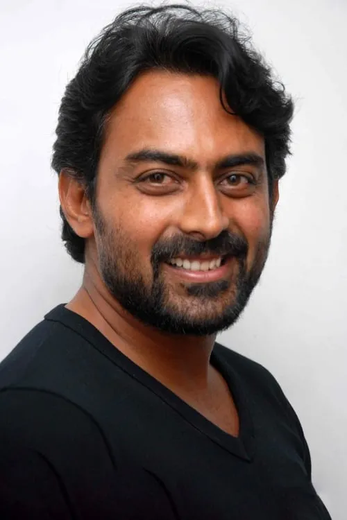 Karthik Jayaram interpretando a 