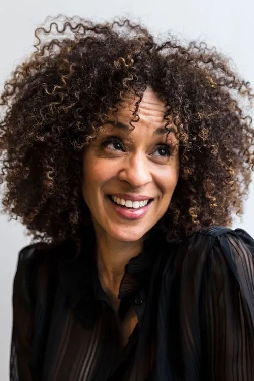 Karyn Parsons interpretando a Eve