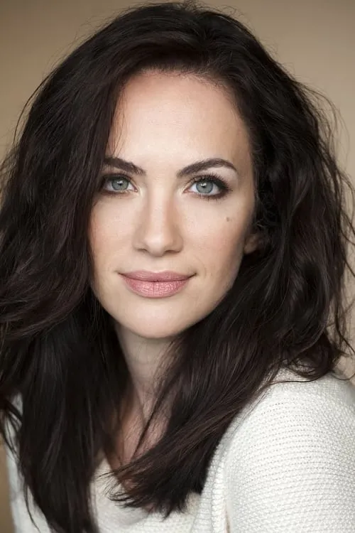 Kate Siegel interpretando a Ember