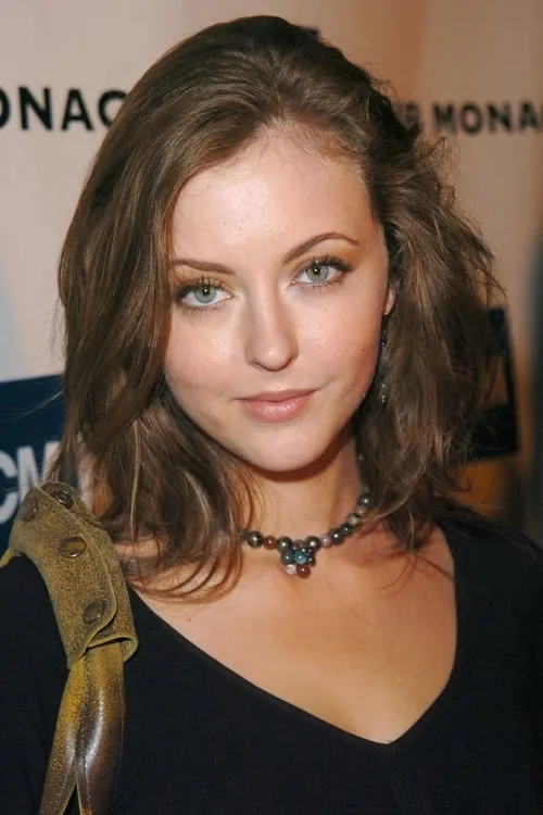 Katharine Isabelle interpretando a Simone