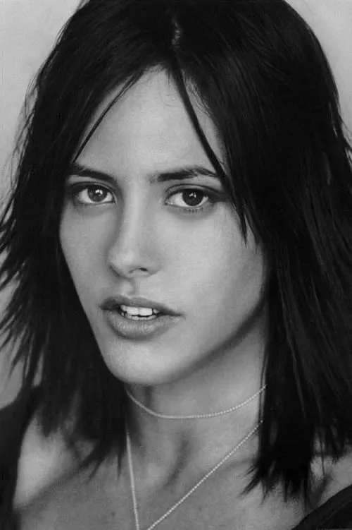 Katherine Moennig interpretando a Athletic Woman