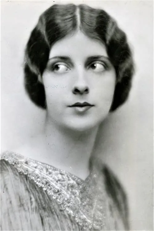 Kathleen Key interpretando a Enid MacDonald (as Ethel Payton)