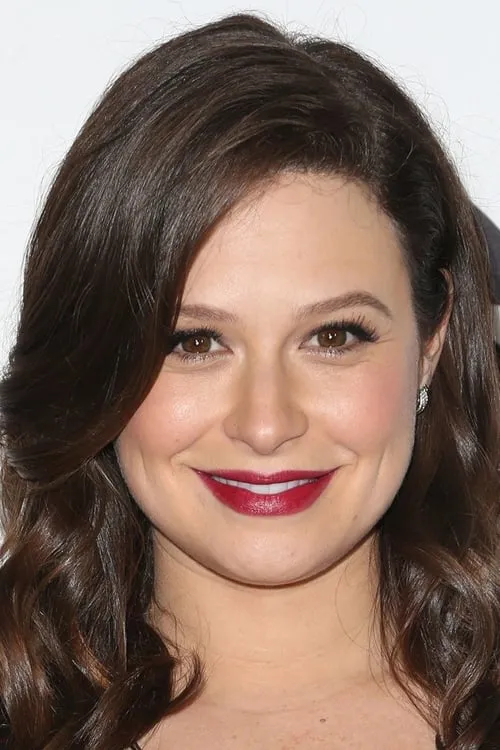 Katie Lowes en el reparto