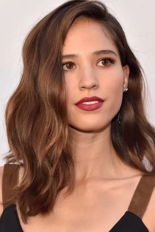 Kelsey Asbille interpretando a Iris