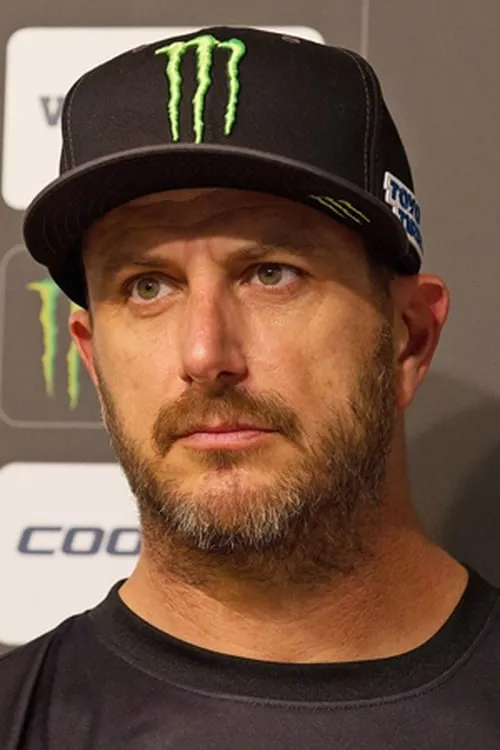 Ken Block interpretando a Himself