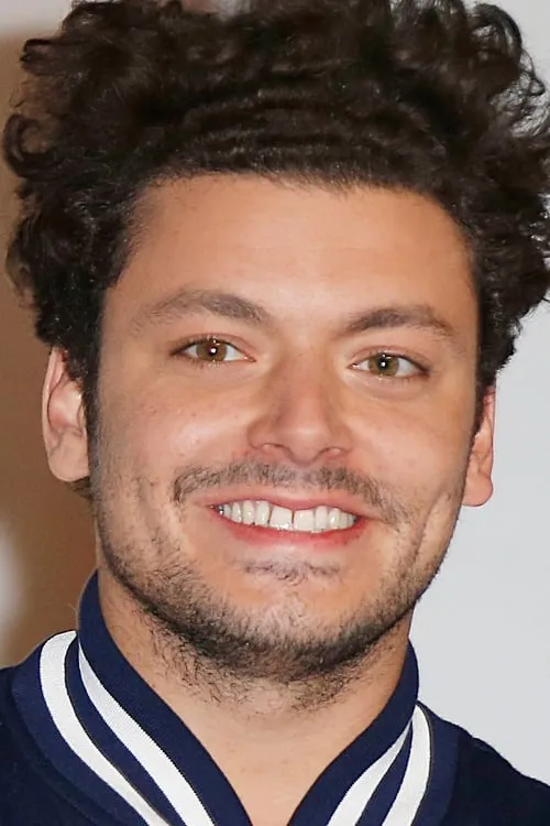 Kev Adams interpretando a Gaël