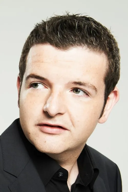 Kevin Bridges interpretando a Himself