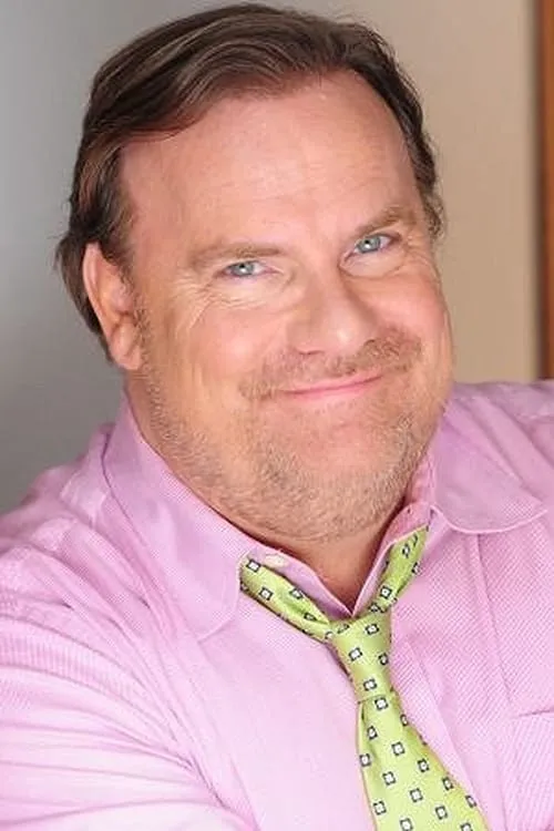 Kevin Farley interpretando a Self