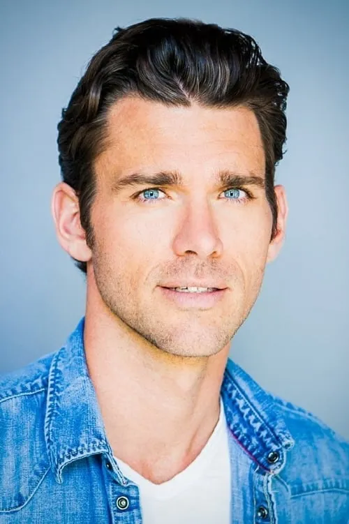 Kevin McGarry interpretando a Jake Stevens