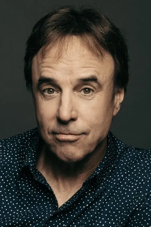 Kevin Nealon interpretando a Stuart Pearson