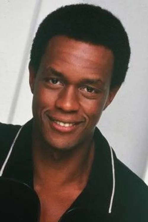 Foto de perfil del actor Kevin Peter Hall en el reparto