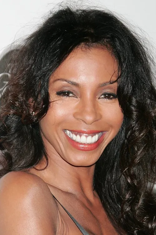 Khandi Alexander interpretando a Janella