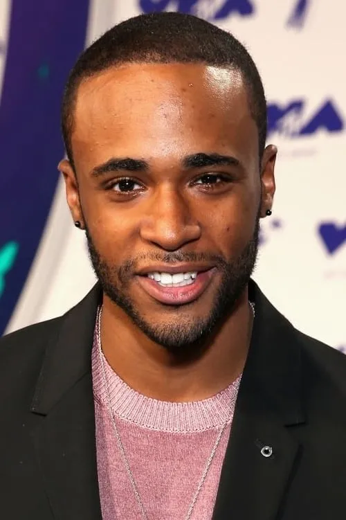 Khylin Rhambo interpretando a James