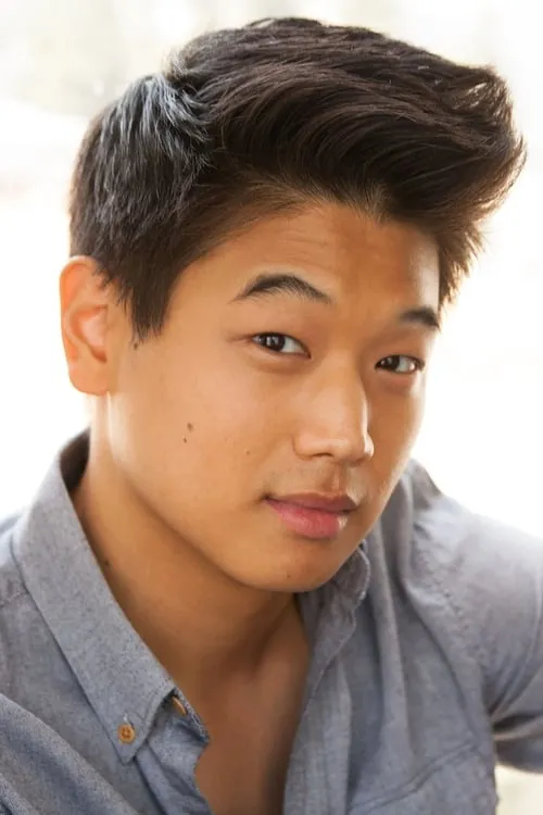 Ki Hong Lee interpretando a Dan