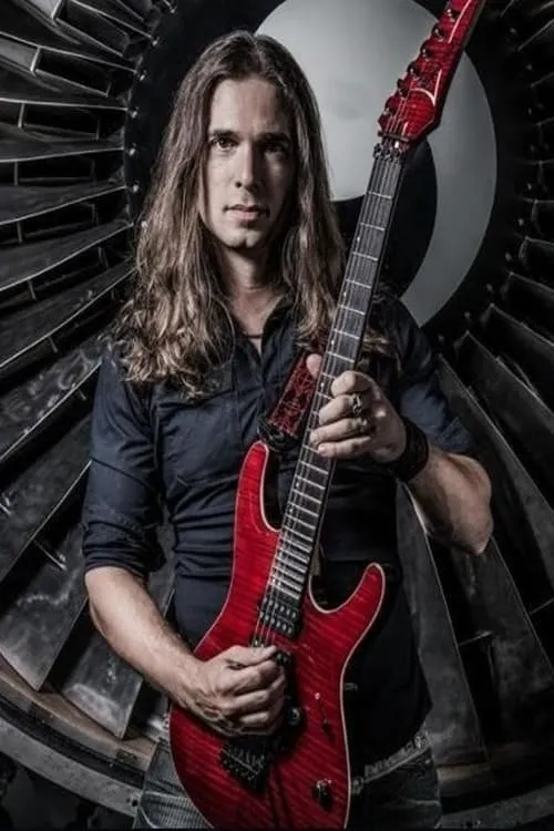 Kiko Loureiro interpretando a 