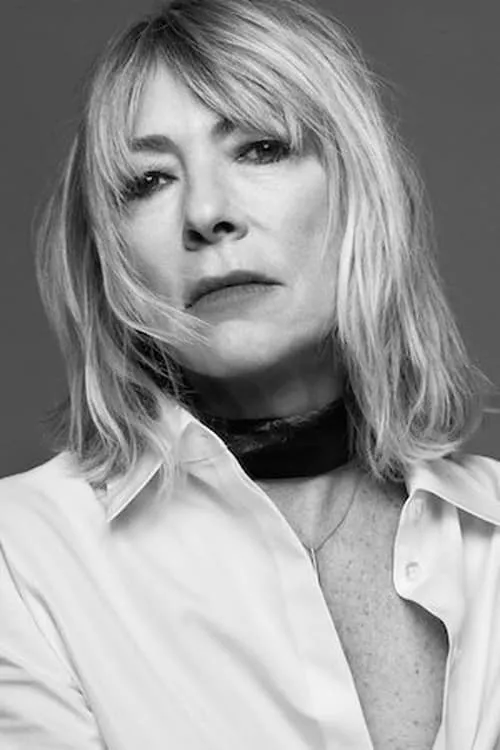 Kim Gordon interpretando a Self