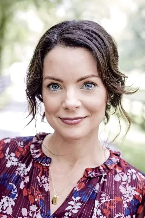 Kimberly Williams-Paisley interpretando a Dianne Parker