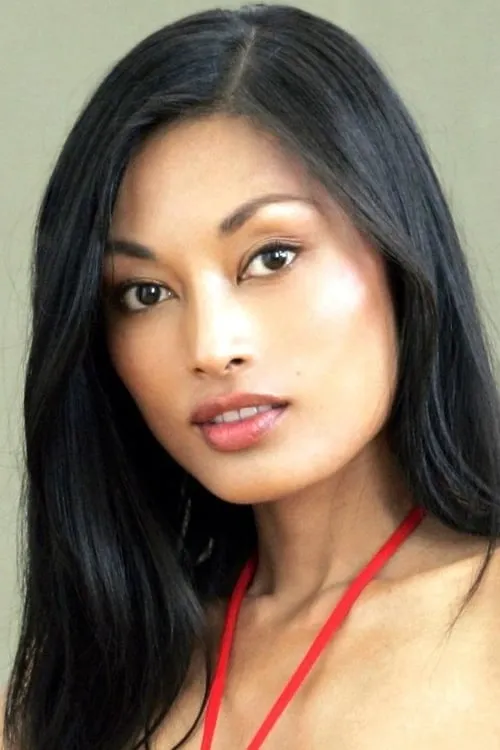 Actor Kira Clavell