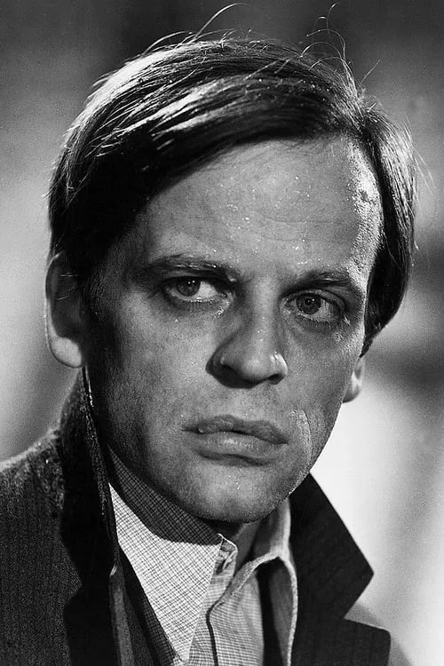 Klaus Kinski interpretando a Scott