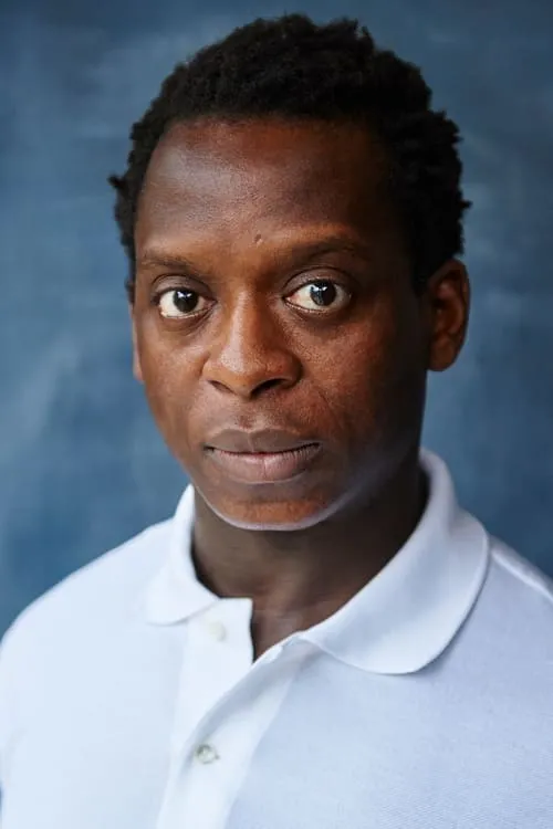 Foto de perfil del actor Kobna Holdbrook-Smith en el reparto