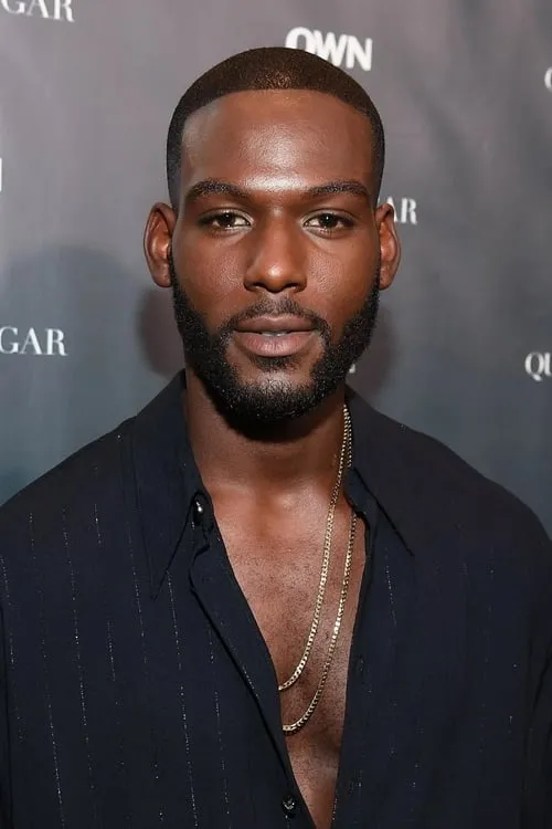 Kofi Siriboe interpretando a Isaiah Maxwell