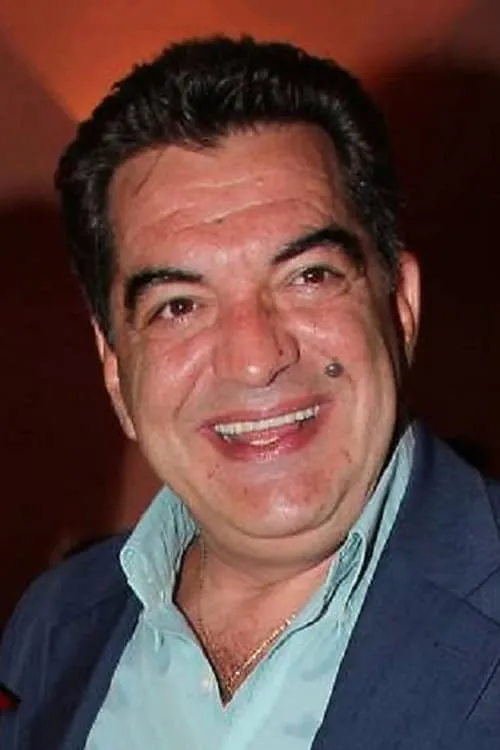 Kostas Evripiotis interpretando a John Travolta