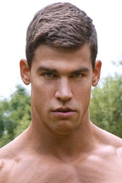 Kris Evans interpretando a Kris Evans