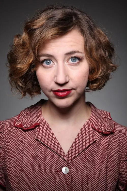 Kristen Schaal interpretando a Mabel Pines (voice) (archive footage)