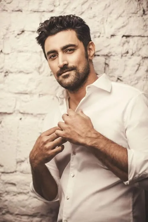 Kunal Kapoor interpretando a Omi