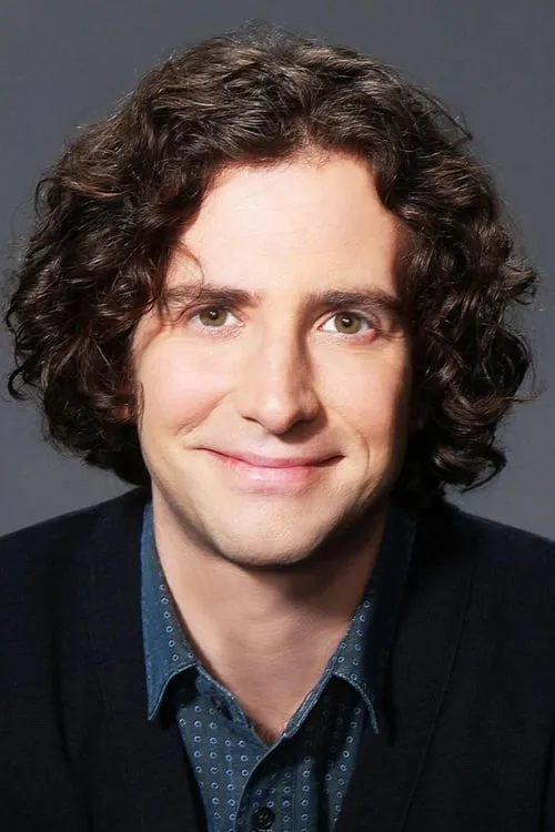 Kyle Mooney interpretando a Natan