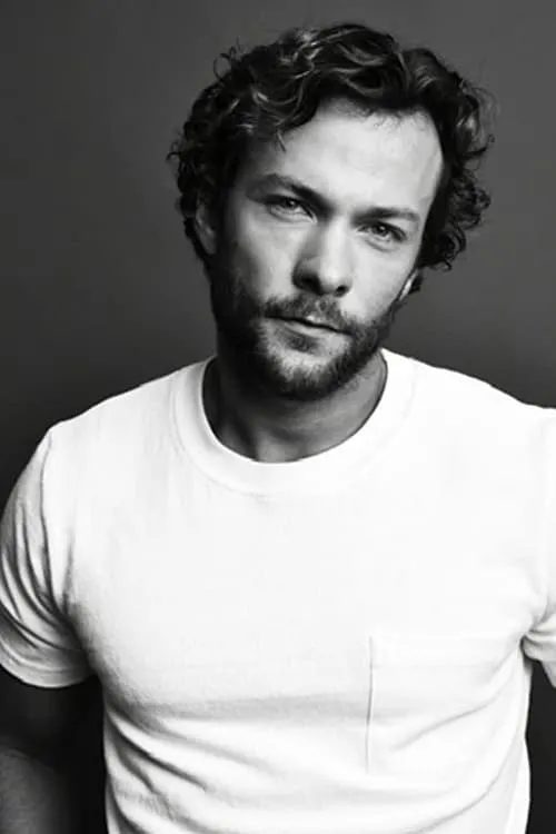 Foto de perfil del actor Kyle Schmid en el reparto