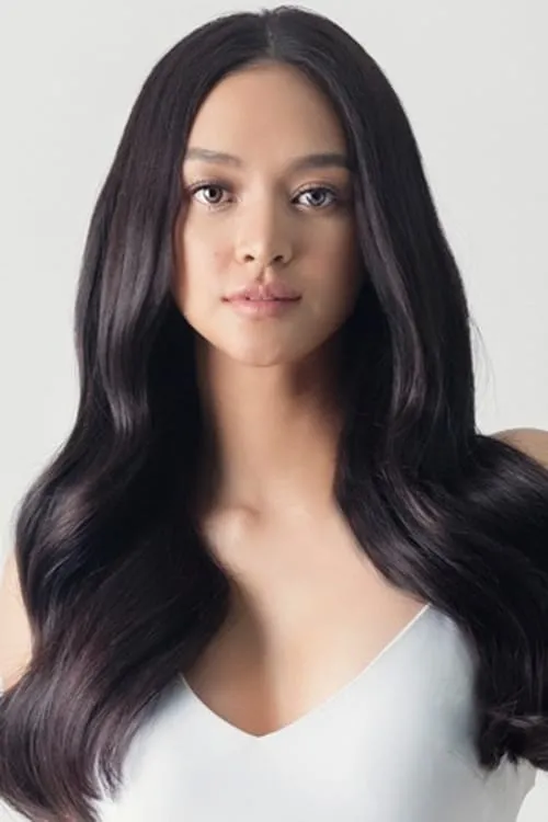 Kylie Verzosa interpretando a Helen