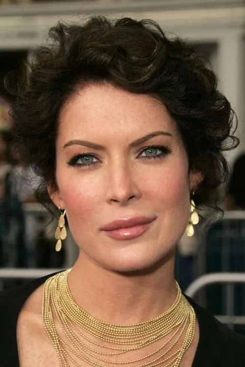 Lara Flynn Boyle interpretando a Hillary