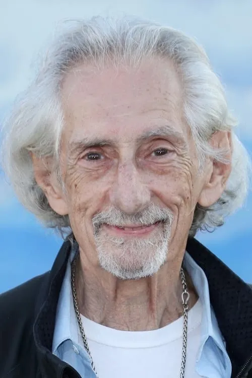 Larry Hankin interpretando a Old Man (