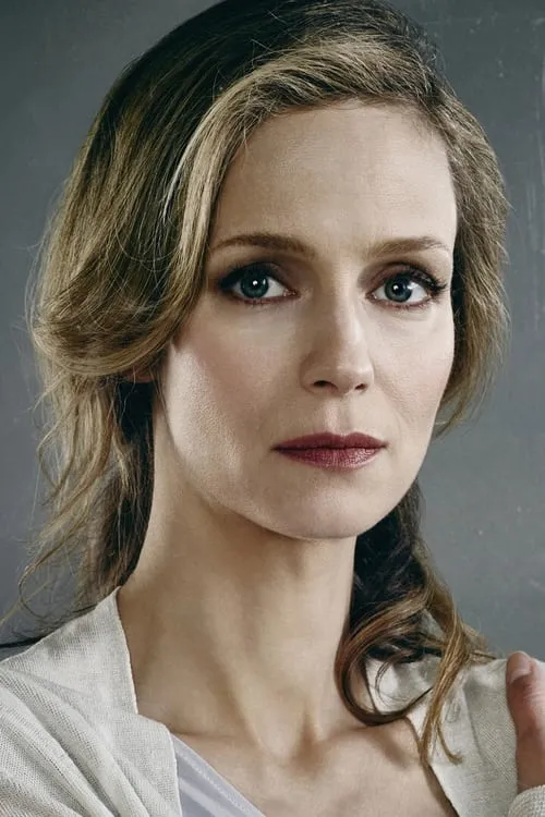 Laura Regan interpretando a Shelley