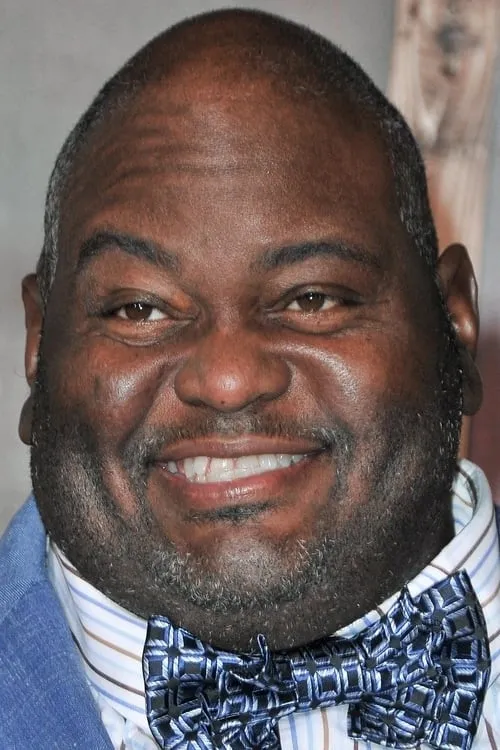 Lavell Crawford interpretando a Gus the Bus Driver