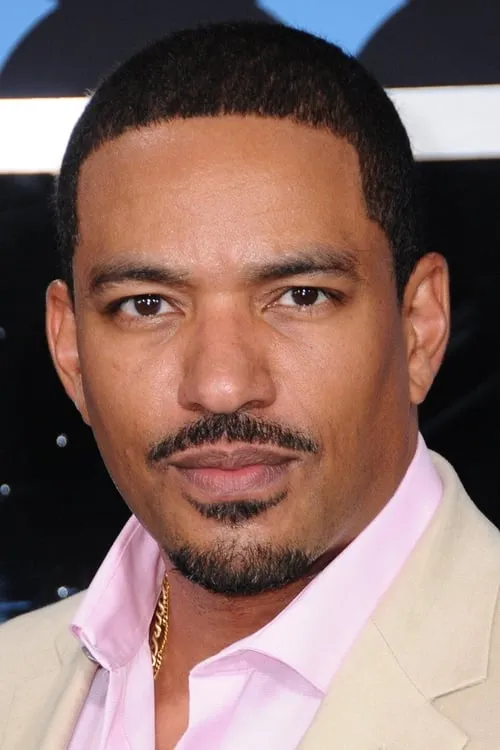 Laz Alonso interpretando a David Little