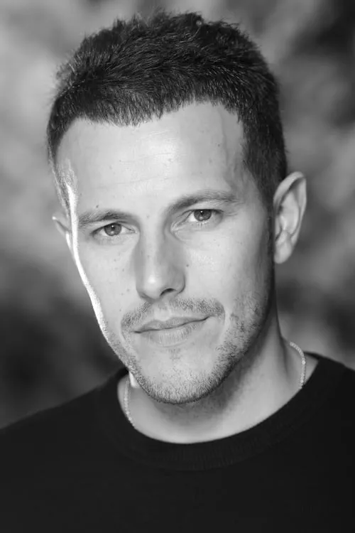 Lee Latchford-Evans interpretando a Steps