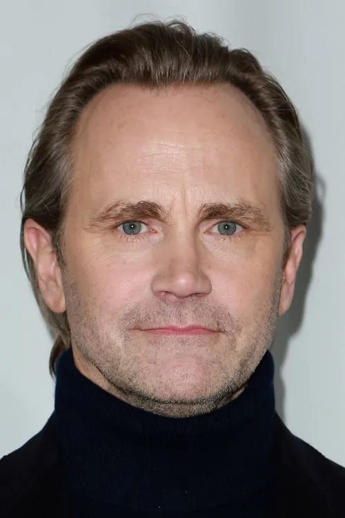 Foto de perfil del actor Lee Tergesen en el reparto