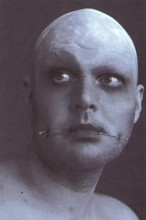 Leigh Bowery interpretando a (archive footage)