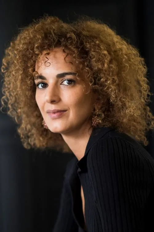 Leïla Slimani interpretando a Self - Ecrivaine