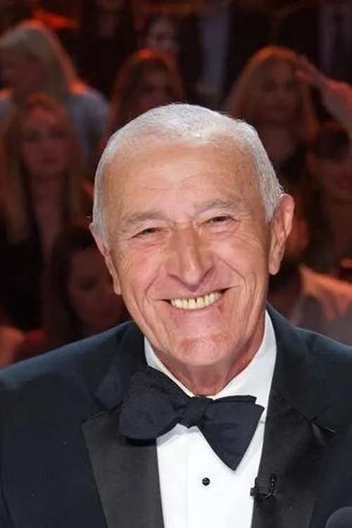 Len Goodman interpretando a Len