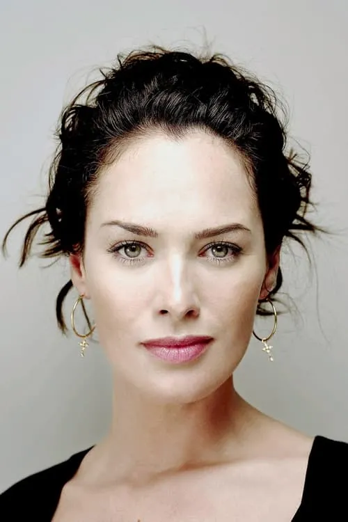 Lena Headey interpretando a Gorgo